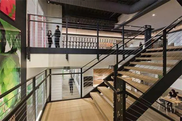 办公室装修设计对楼梯的选择