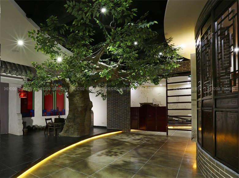 企业展馆装修中，如何处理展品的陈列和展示方式？