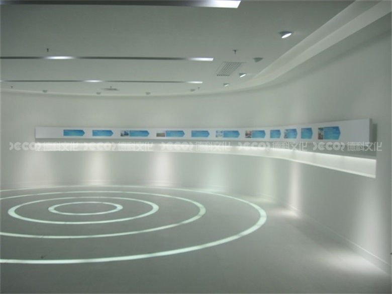 工业产品展厅装修的重型展台省钱设计